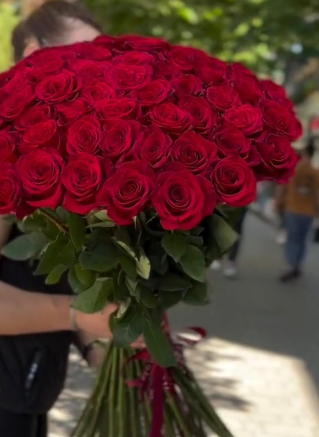 Valentine luxury red roses bouquet