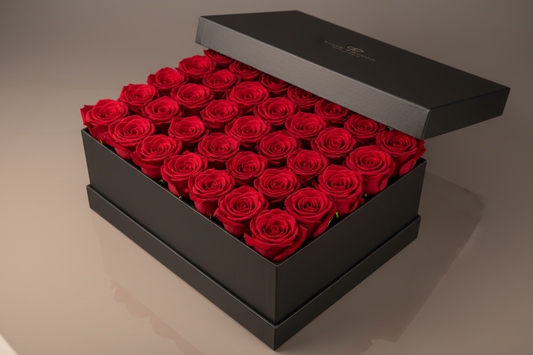 Box red roses in a black box